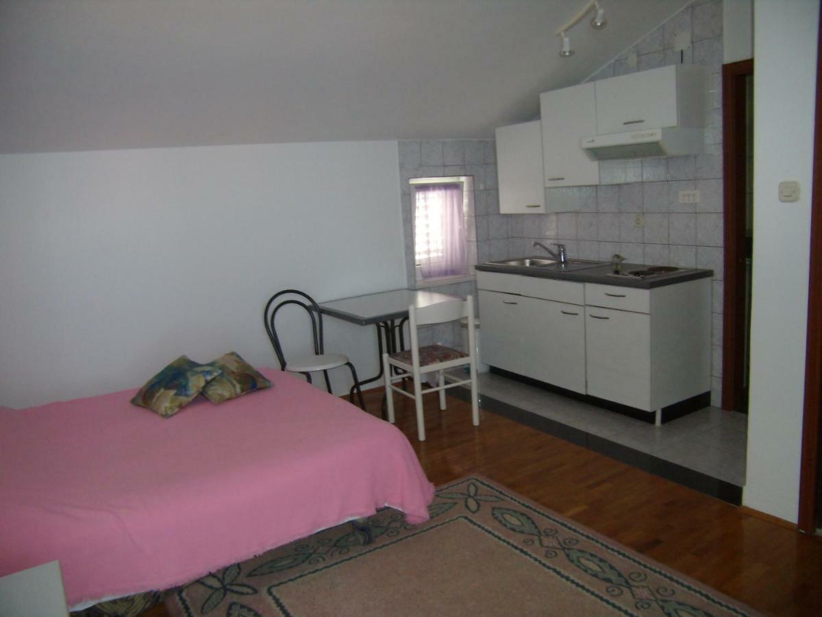 Apartment Zelencic Kali Esterno foto